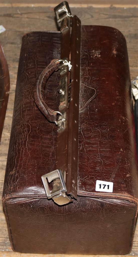 Stamped crocodile gladstone bag(-)